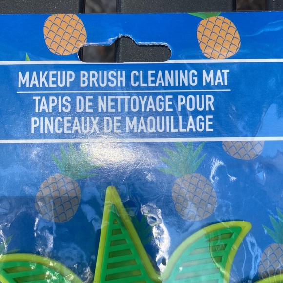 Makeup Brush Cleaning Mats: Pineapple, - Picture 3 of 5
